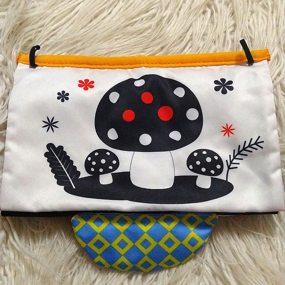 Crinkle Baby Lion Sensory Crinkle Book & Baby Lion Stuffy - Picture 3 of 6